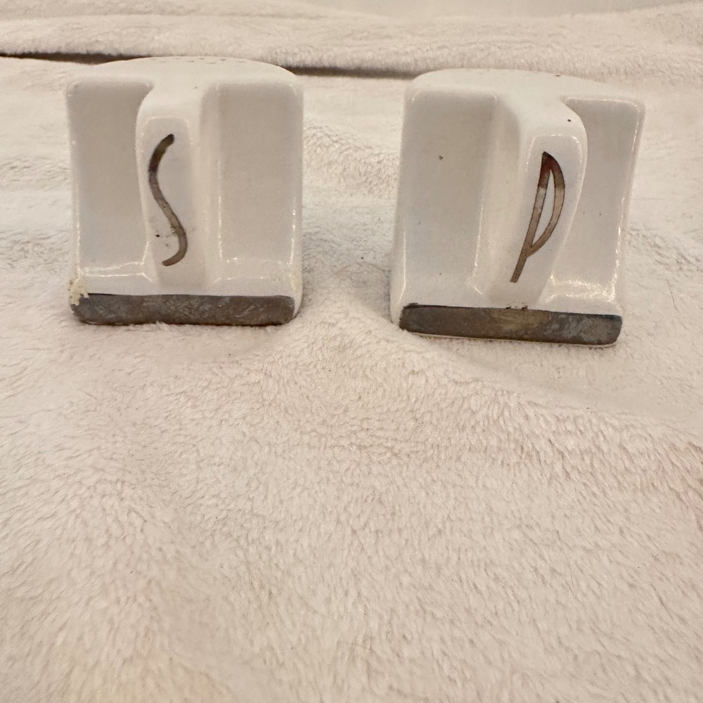 Vintage Salt and Pepper Shakers  Art Deco White Good Vintage‎ Ceramic MCM Set